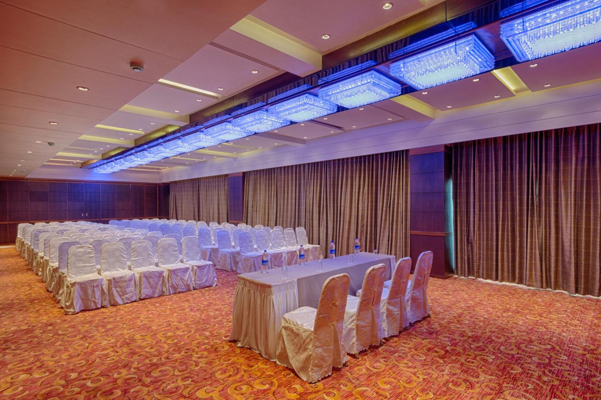 The President-A Boutique Hotel Ahmedabad Bagian luar foto