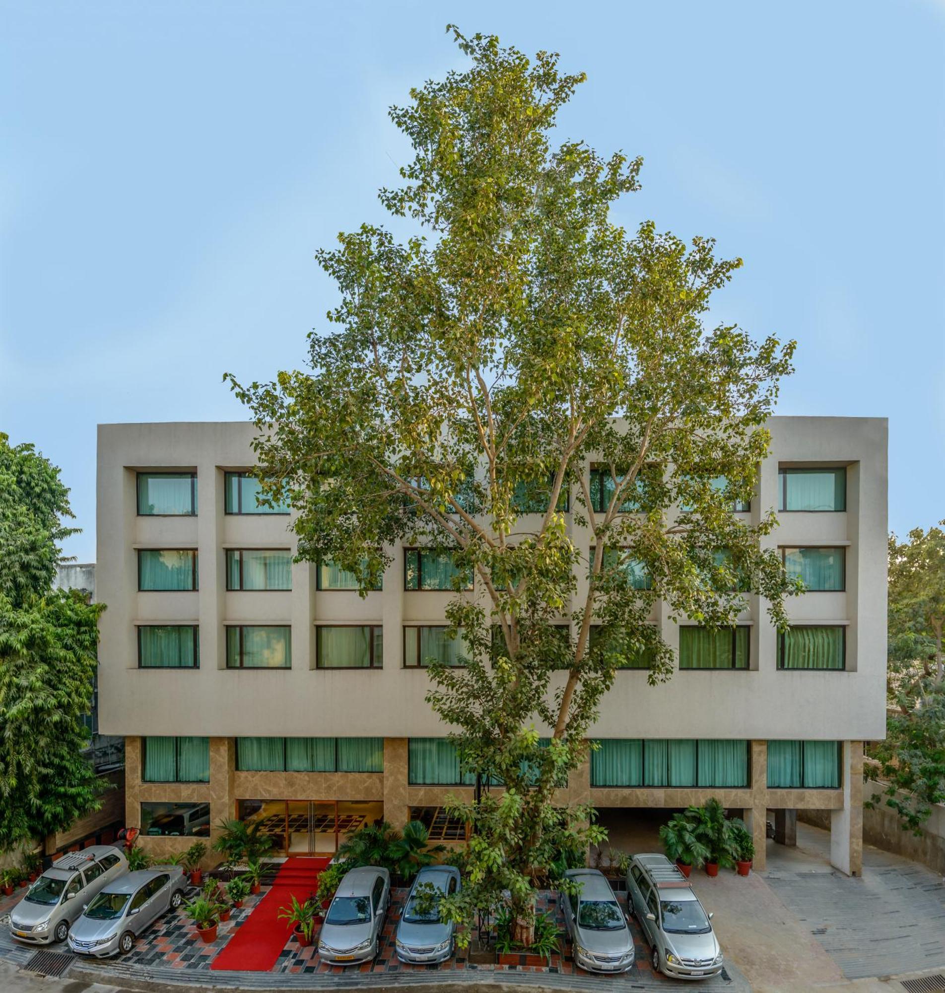 The President-A Boutique Hotel Ahmedabad Bagian luar foto
