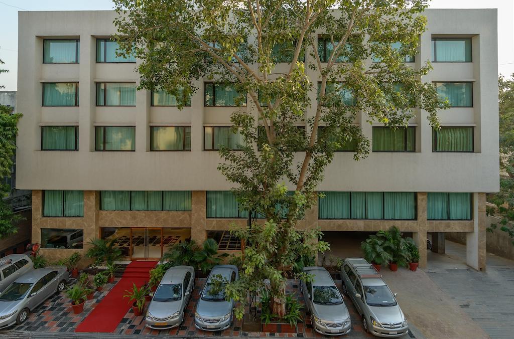 The President-A Boutique Hotel Ahmedabad Bagian luar foto