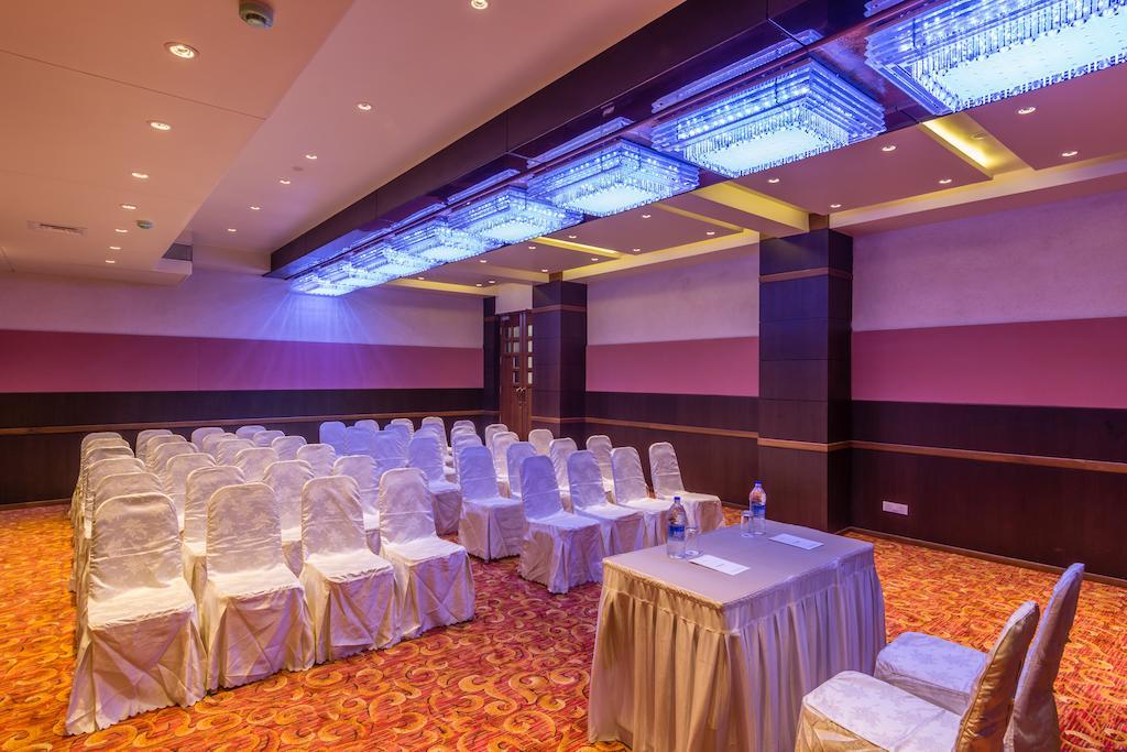 The President-A Boutique Hotel Ahmedabad Bagian luar foto