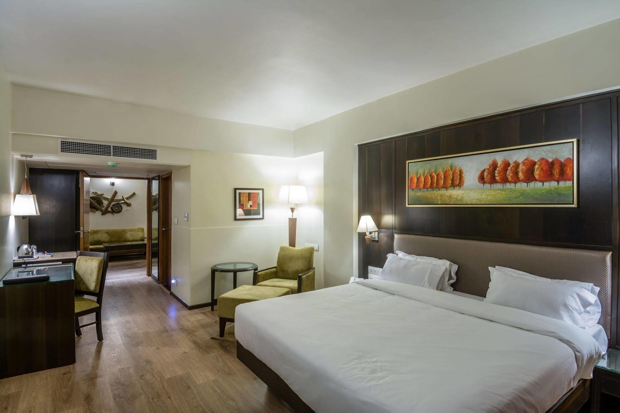 The President-A Boutique Hotel Ahmedabad Ruang foto