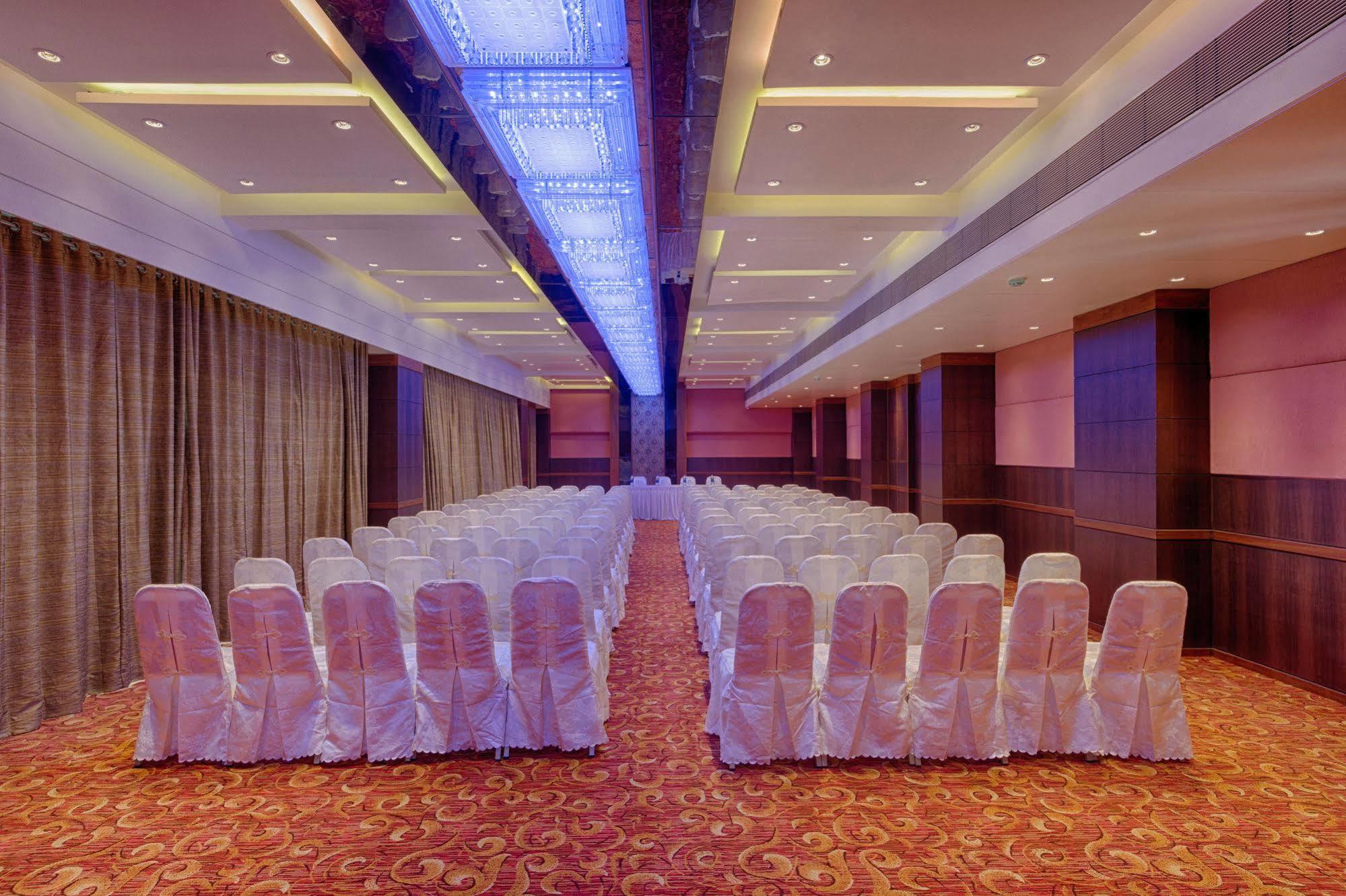 The President-A Boutique Hotel Ahmedabad Bagian luar foto
