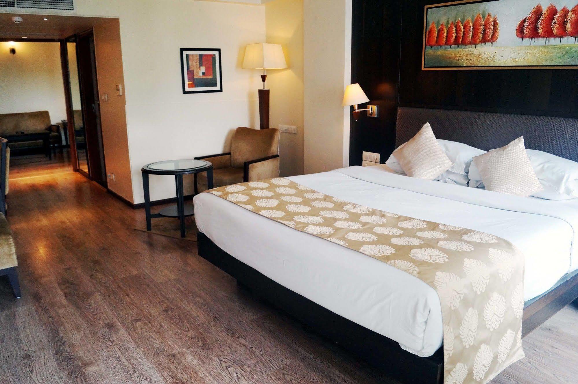 The President-A Boutique Hotel Ahmedabad Bagian luar foto